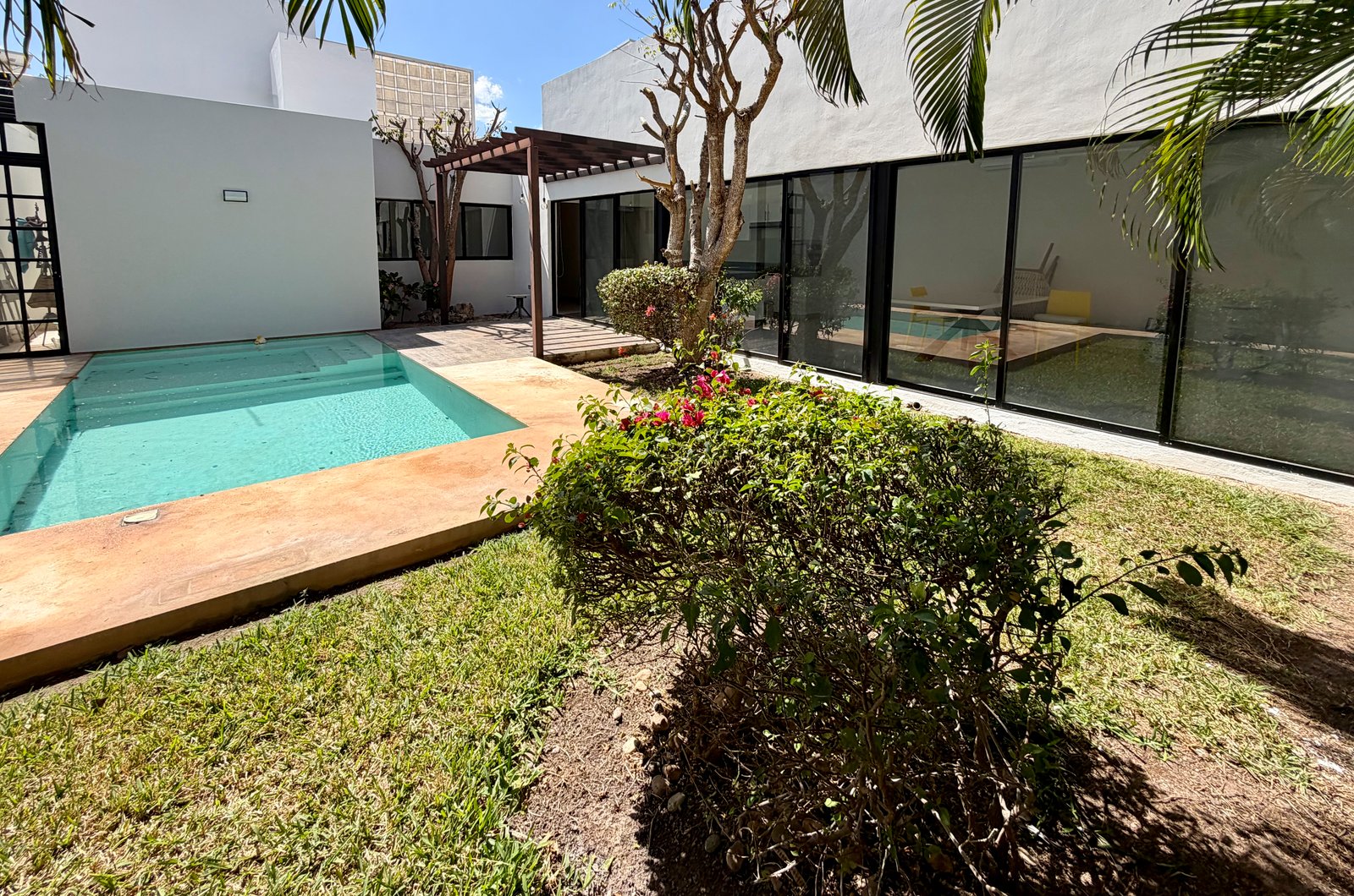 1923-Casa-en-Venta-en-conkal-una-sola-planta-equipada-y-con-paneles-solares (18).jpg